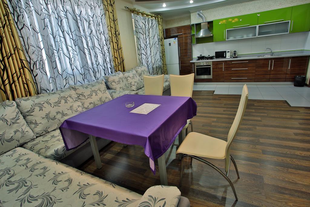 Golden Dragon Aparthotel Bishkek Quarto foto
