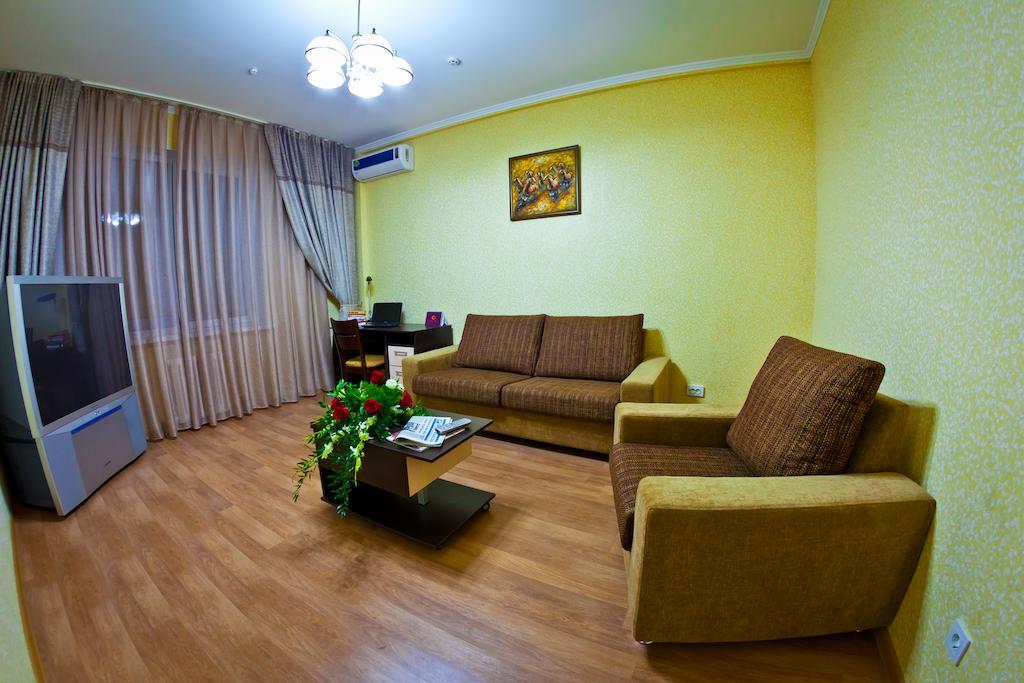 Golden Dragon Aparthotel Bishkek Quarto foto