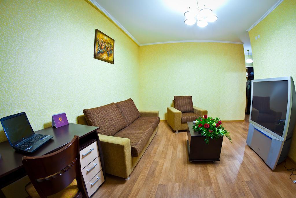 Golden Dragon Aparthotel Bishkek Exterior foto