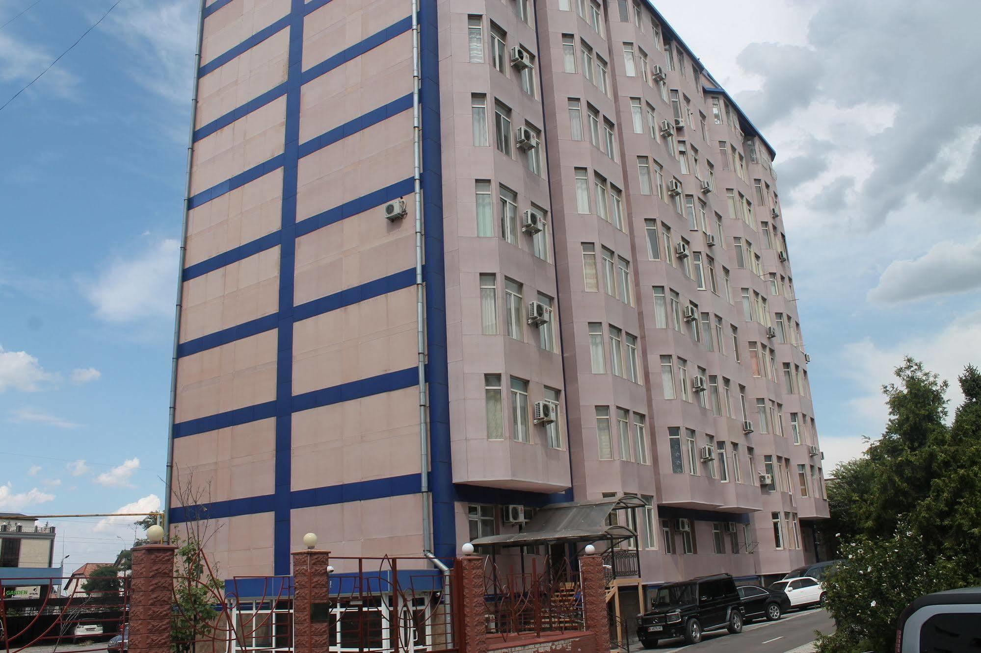 Golden Dragon Aparthotel Bishkek Exterior foto