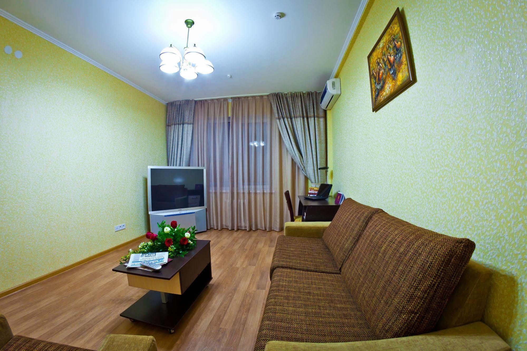 Golden Dragon Aparthotel Bishkek Exterior foto